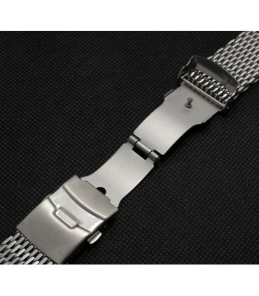 Mesh bracelet with folding clasp