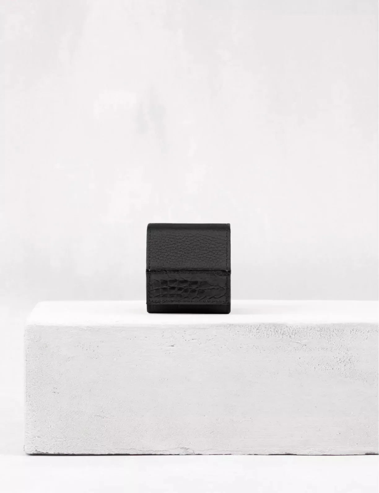 34.33 Single watch case by Camille Fournet - detail