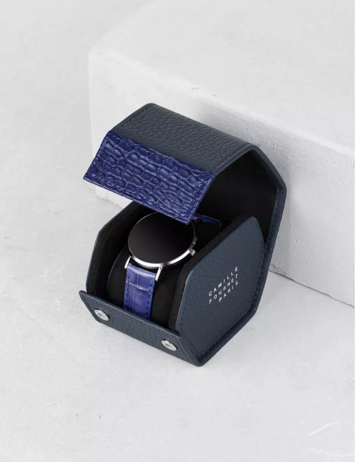 34.33 Single watch case by Camille Fournet - watch accessory