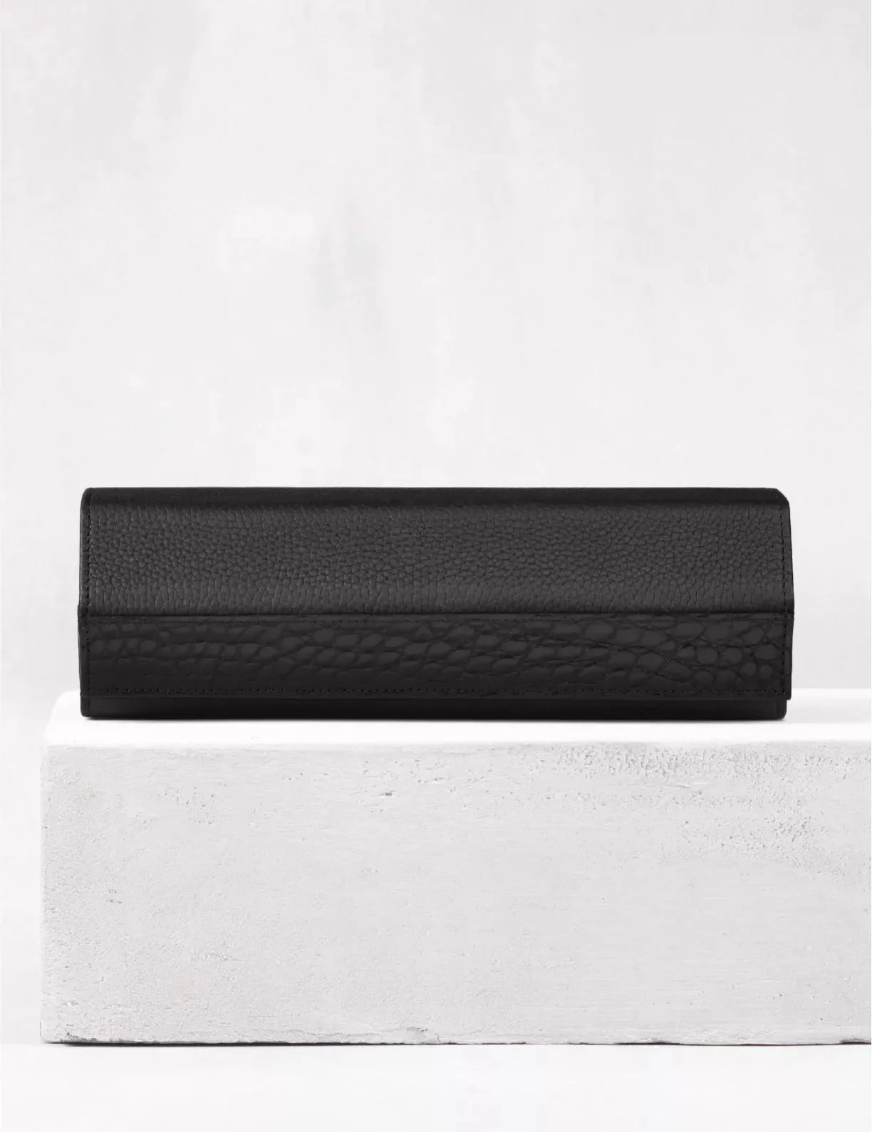 34.33 Triple watch case by Camille Fournet - detail