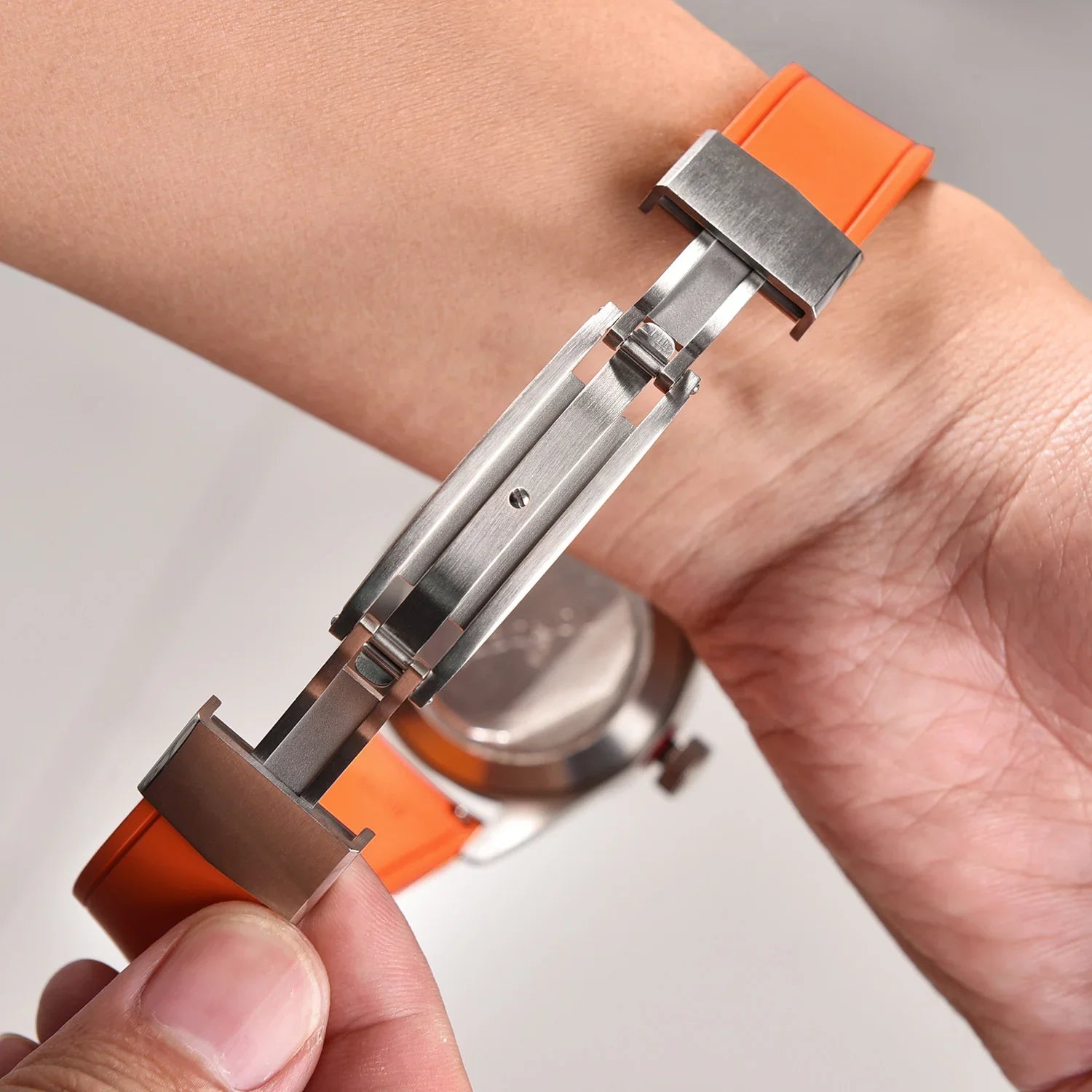 KronoKeeper curved adjustable Rubber Strap with deployant clasp - White - view 4