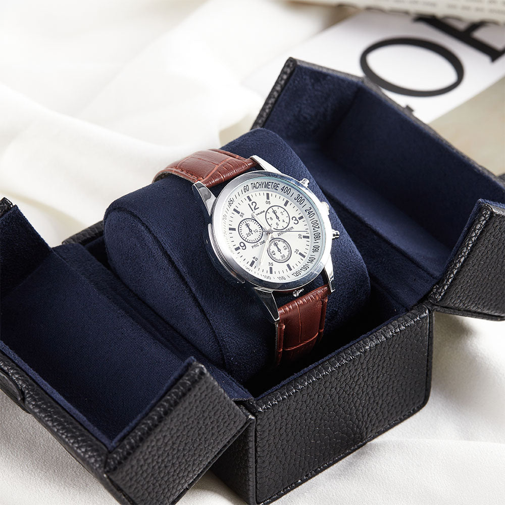 Watch presented in the Oléron black genuine leather case
